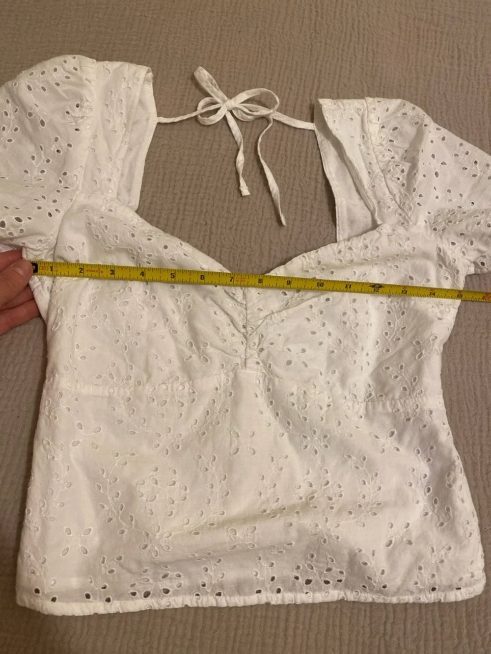 Abercrombie & Fitch White Eyelet Puff Sleeve Square-Neck Top. Size S